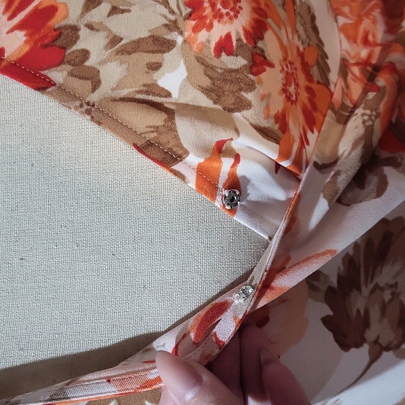 Floral & Ivy Floral V-Neck Top - Picture 4 of 10